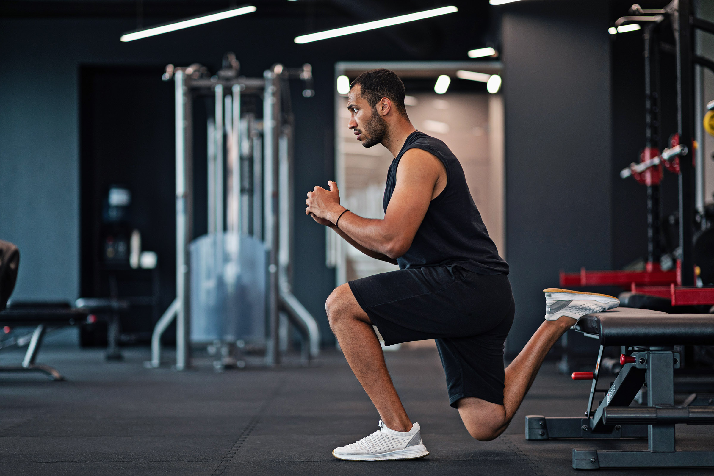 Split Squat Alternativs Side View Athletic Man Doing Bulgarian Split Squat
